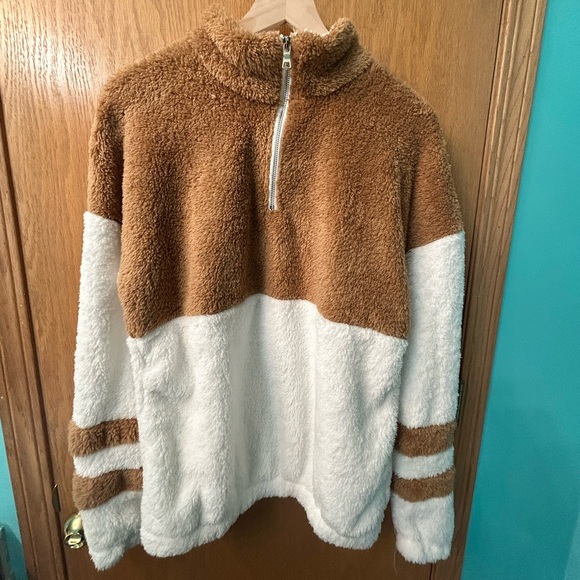 NWOT Sherpa sweatshirt white and tan super soft sweatshirt size Medium - Picture 3 of 15